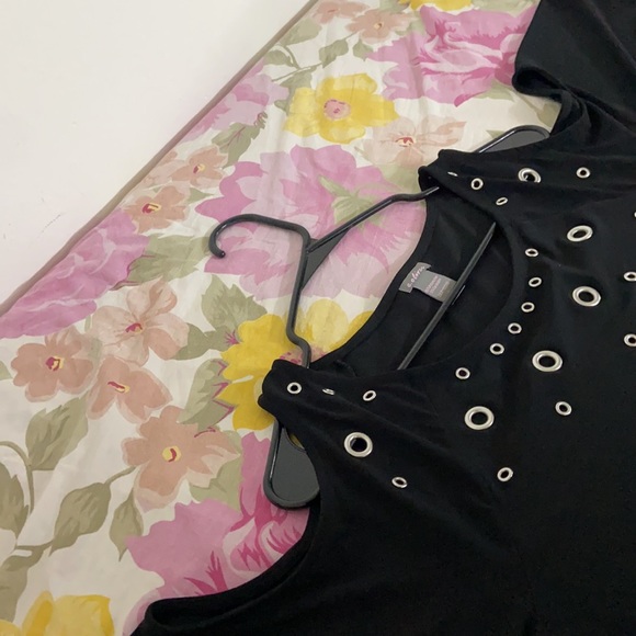 Cute top with off shoulders - Picture 3 of 4